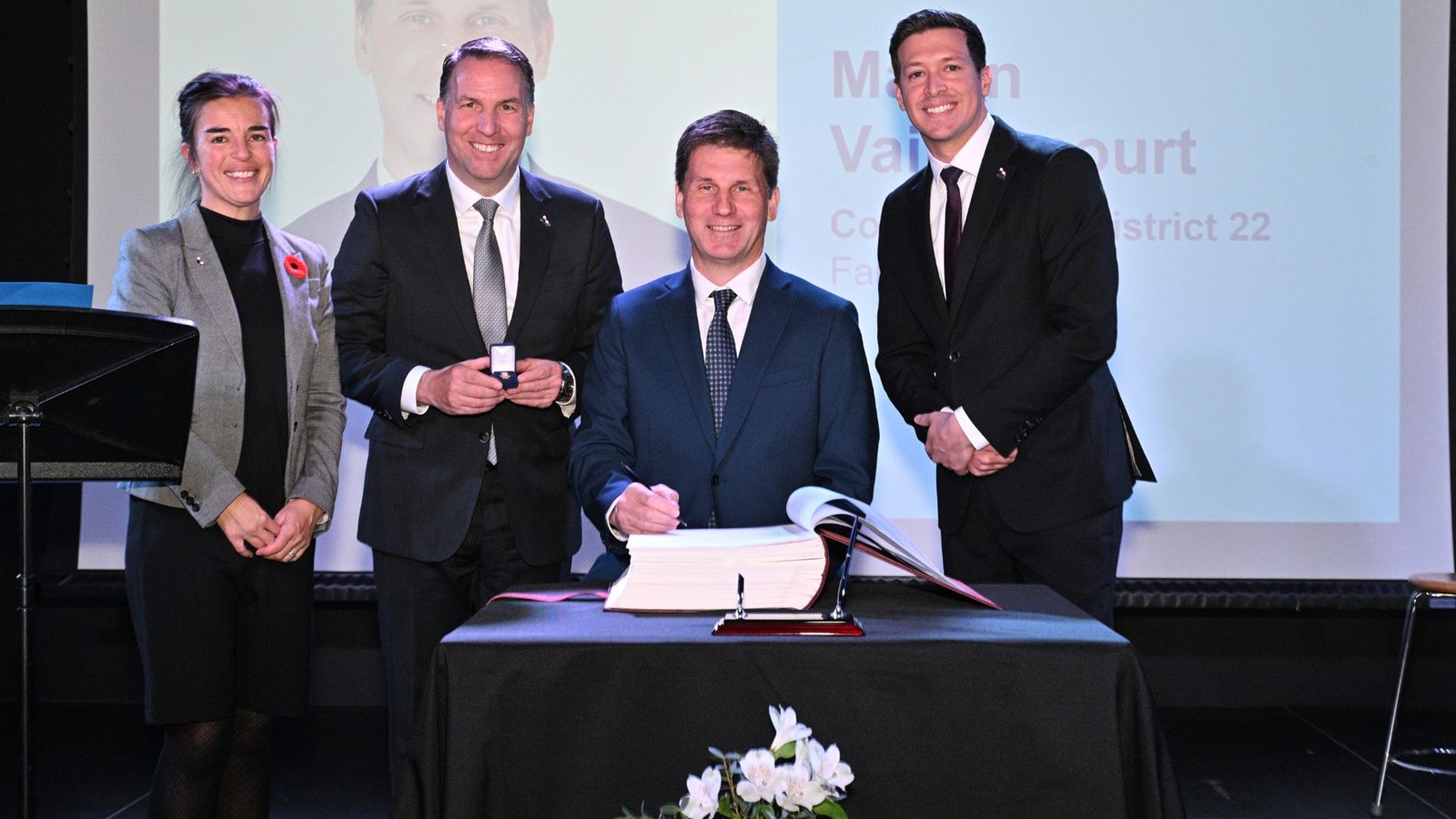 Assermentation des membres du nouveau conseil municipal de Laval. 