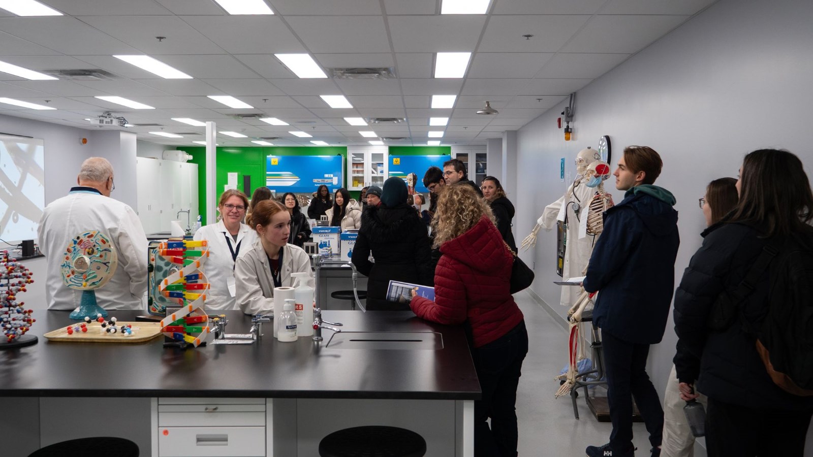 Plus de 700 membres du personnel et étudiant(e)s étaient mobilisés pour offrir un accueil personnalisé et partager leur passion du Collège.