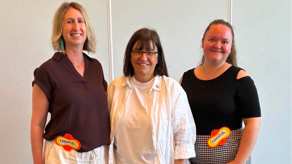 Sur la photo, de gauche à droite: Marie-Ève Surprenant de la TCLCF, Louise Lortie et Camille Fontaine de la TCLCF