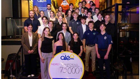 Une bourse de 2 000$ pour une hockeyeuse de Laval