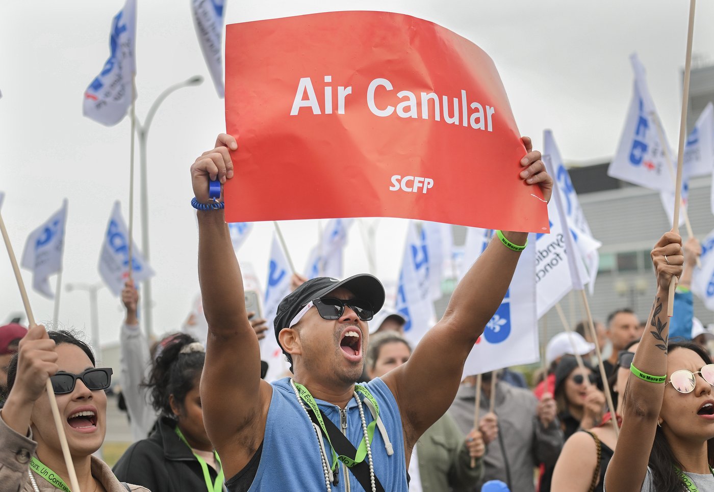 Les agents de bord d'Air Canada poursuivent leur grève malgré l'intervention d'Ottawa