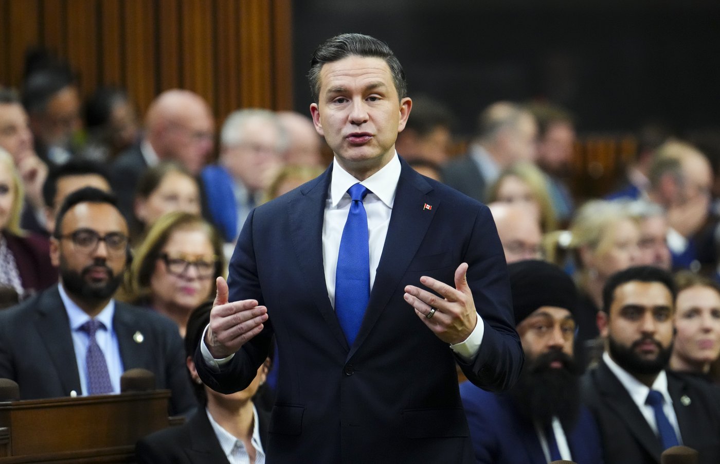 Poilievre fait des promesses aux jeunes Canadiens dans un événement à Toronto