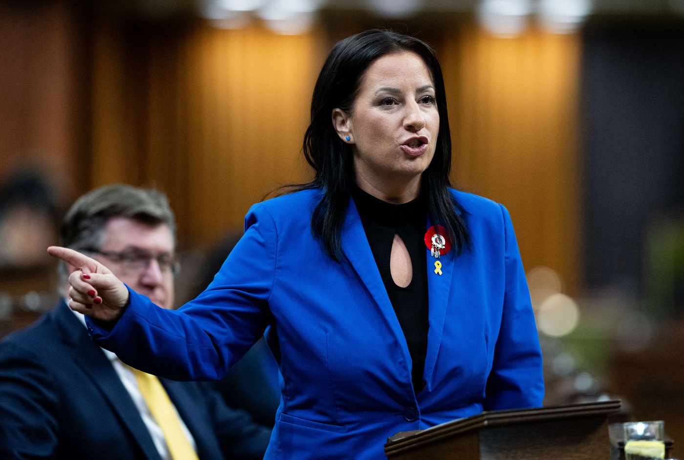 Une conservatrice qui s'est abstenue dans le vote de confiance «s'oppose» au budget