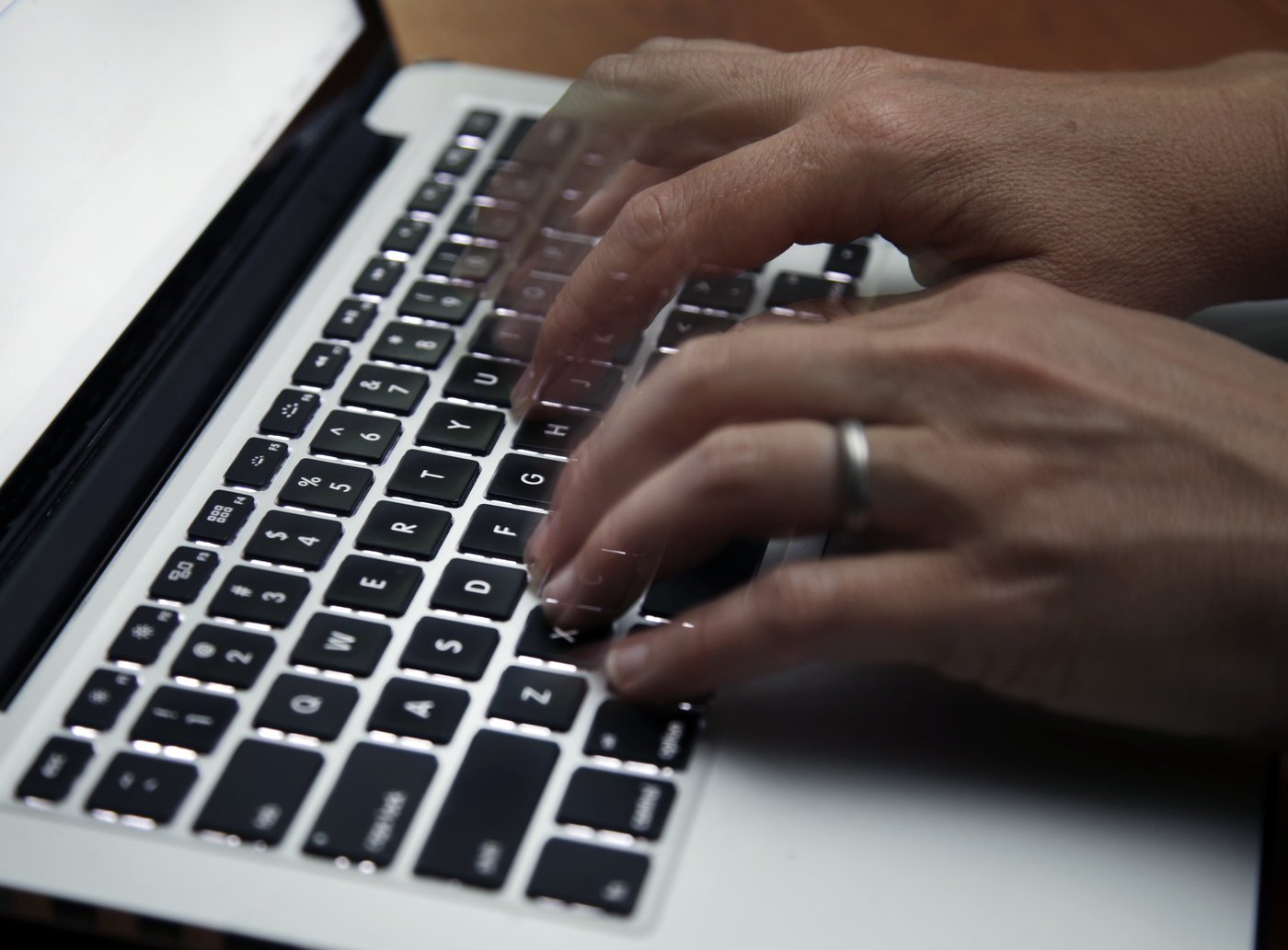 Intelligence artificielle: les emplois des femmes plus exposés