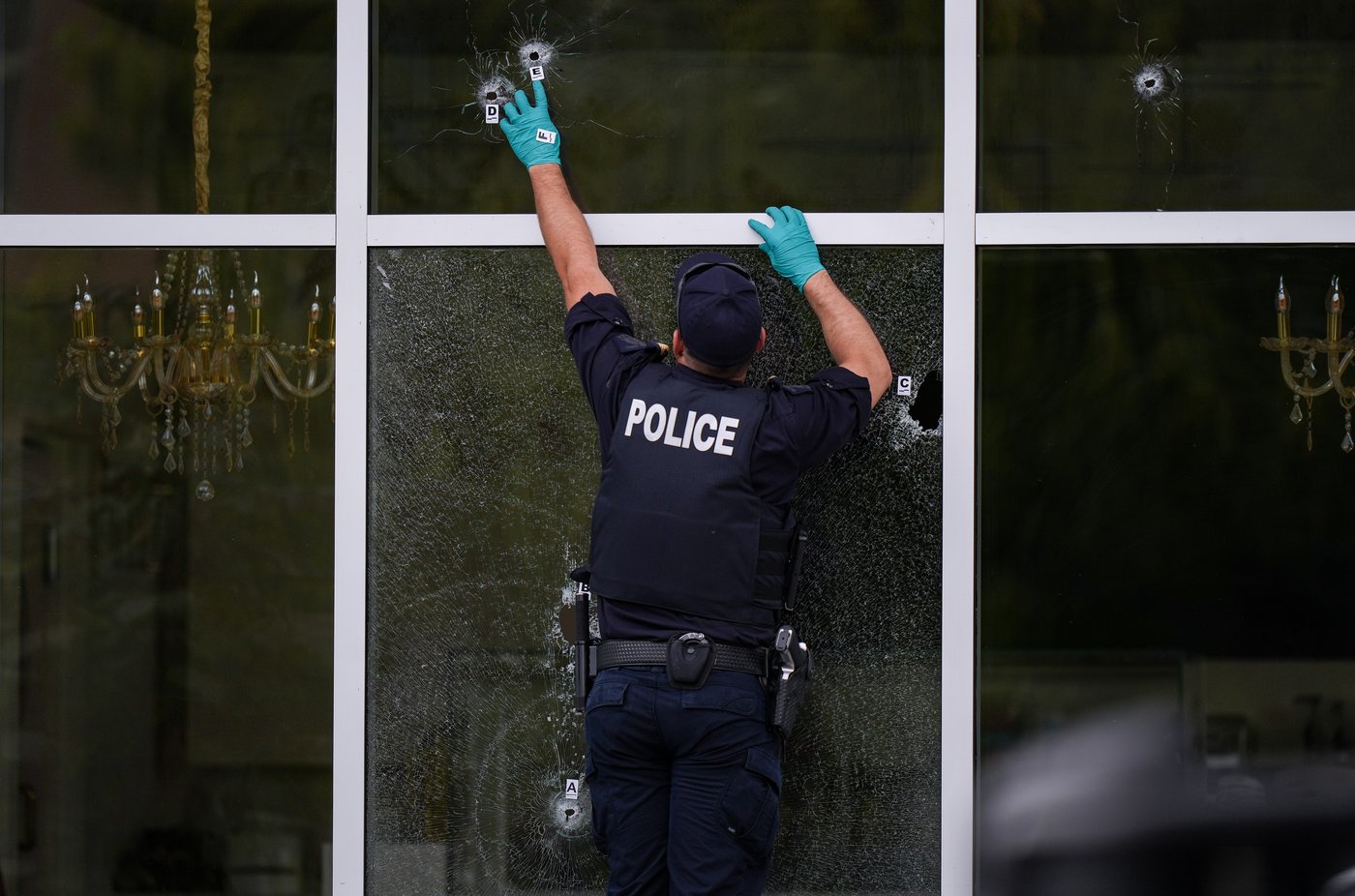 Les crimes violents déclarés par la police augmentent au Canada et baissent aux USA