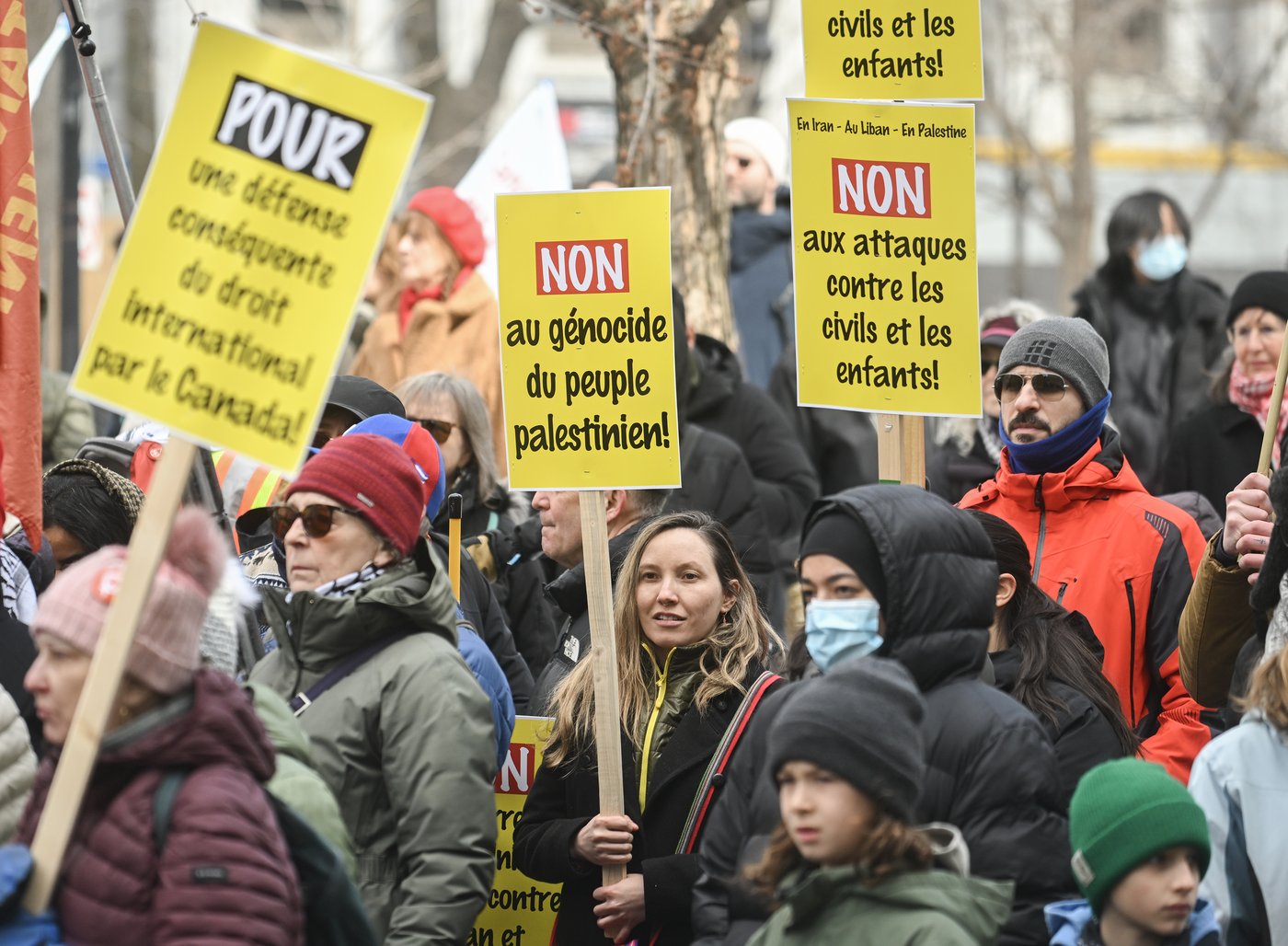 Des manifestants contre la guerre en Iran demandent à Carney de ne pas la joindre