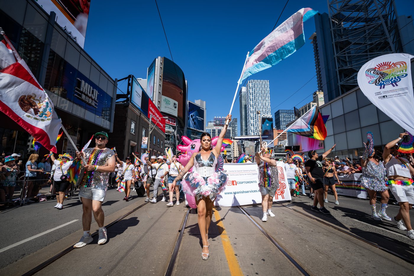 Le défilé de la Fierté a lieu dans les rues de Toronto dimanche