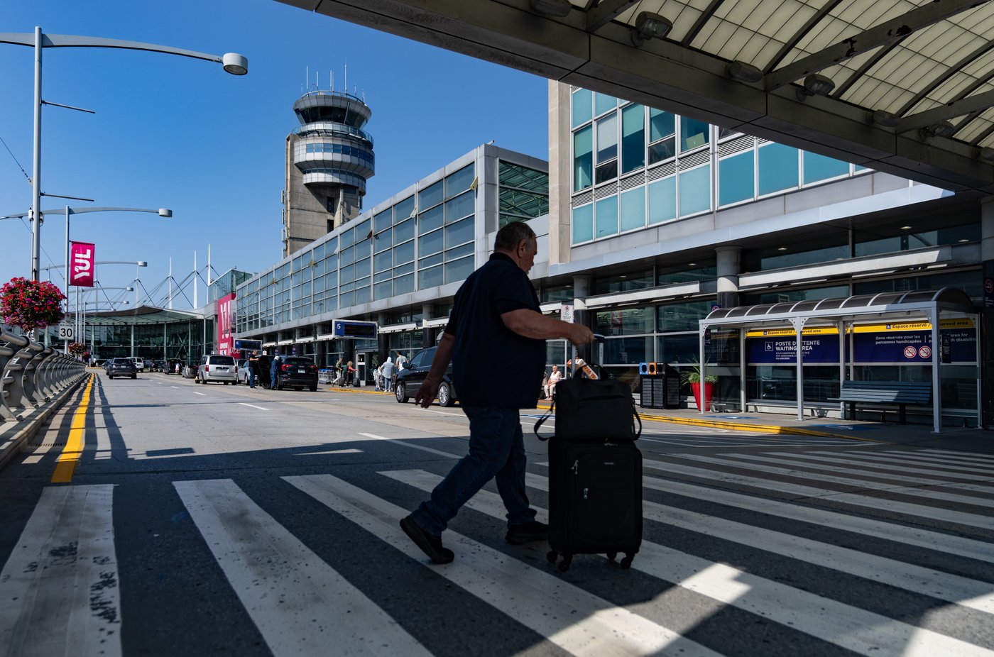 Une partie du débarcadère des arrivées de l'aéroport Montréal-Trudeau fermée le matin
