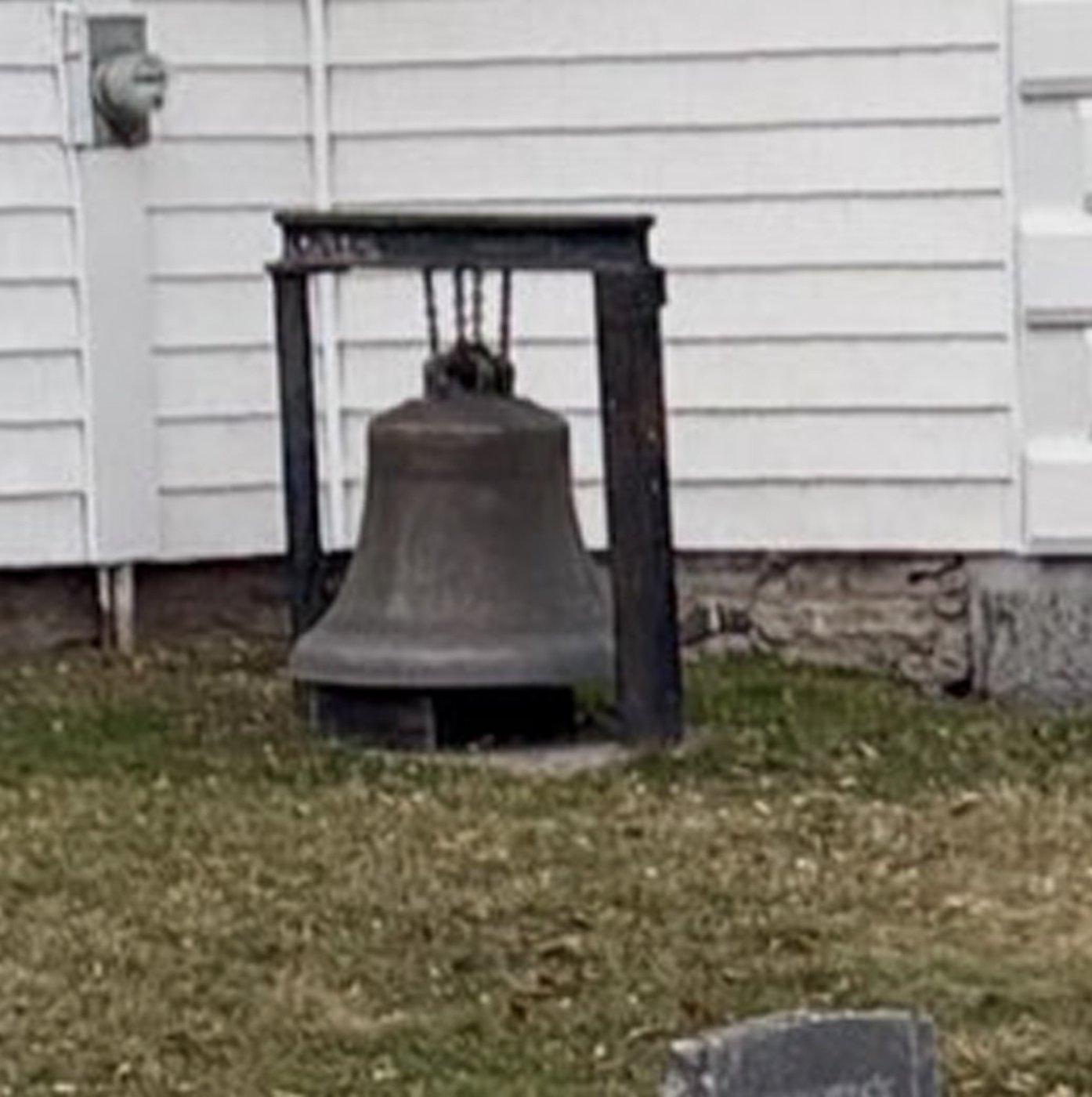 Une grande cloche en laiton est volée dans une église de Fredericton