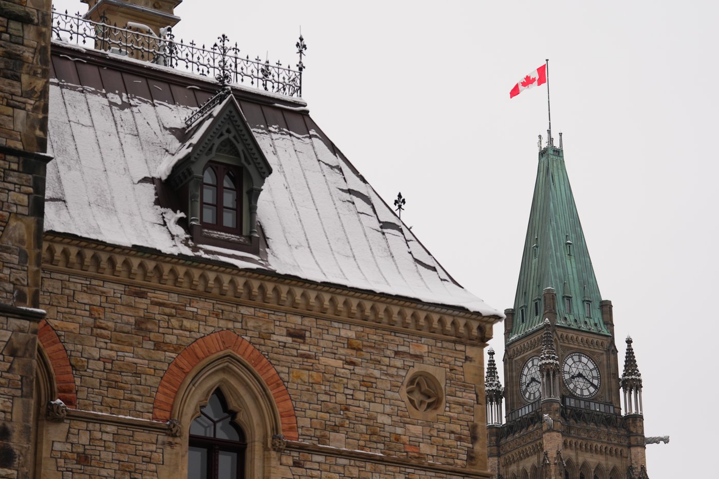 Ottawa rapporte avoir perdu 20M$ en médicaments pour une porte de congélateur ouverte