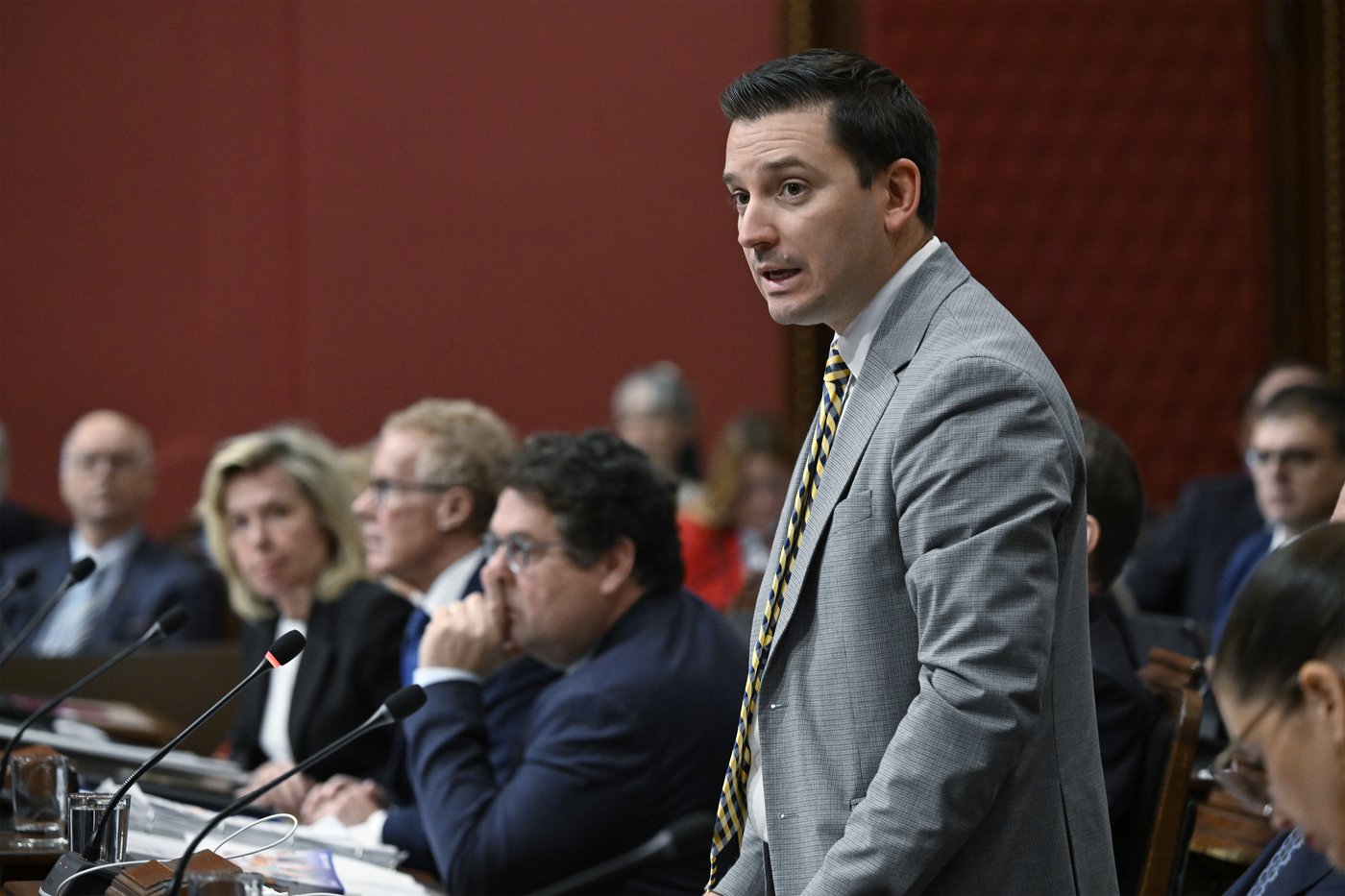 Droit à l'avortement: la pression s'accroît sur Simon Jolin-Barrette