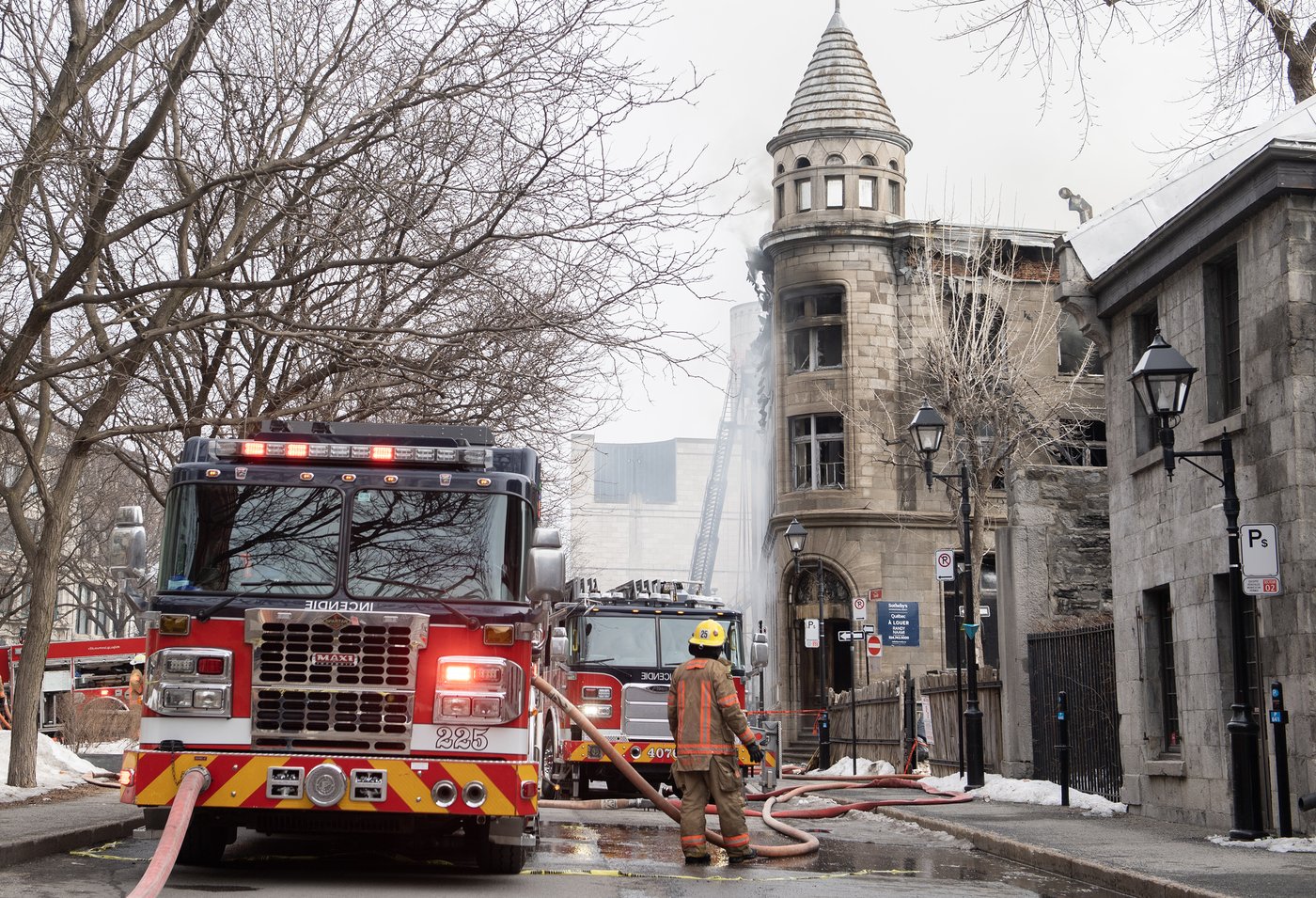 Alerte: arrestation en lien avec l'incendie survenu en 2023 dans le Vieux-Montréal
