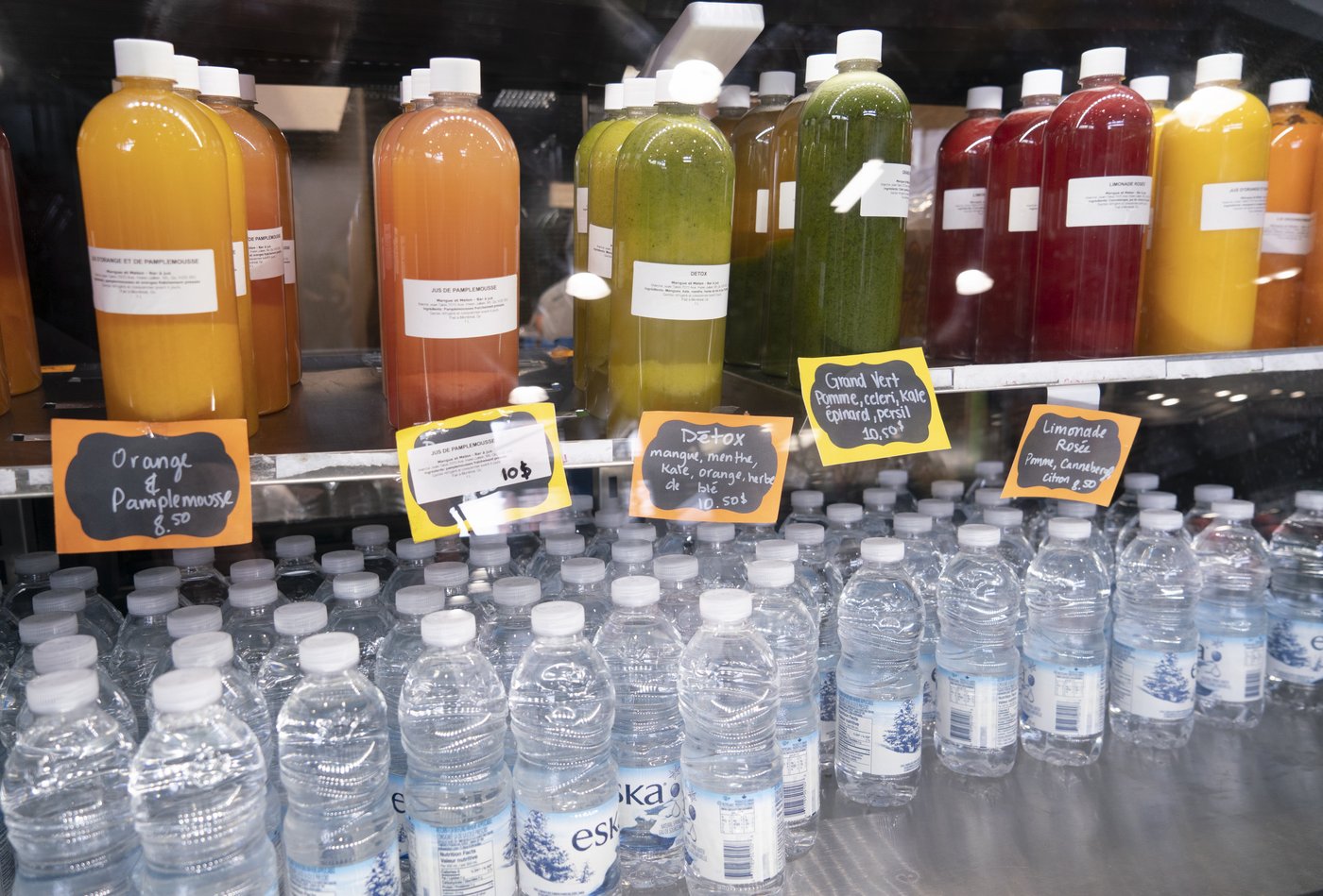 Les bouteilles d'eau sont une source importante de nanoplastiques, rappelle une étude