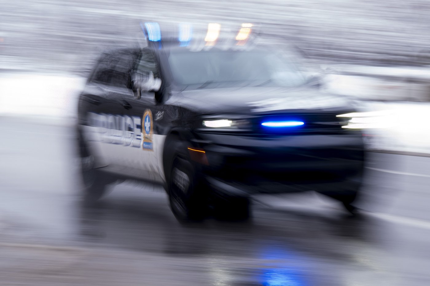 Un automobiliste lutte pour sa vie après avoir foncé dans une terrasse à Montréal