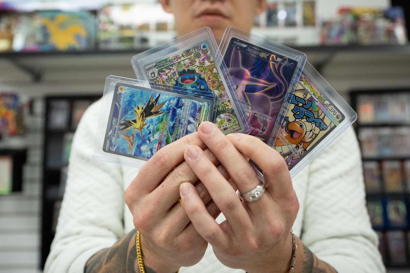 Des vendeurs de cartes Pokémon agressés au vaporisateur chasse-ours à Vancouver