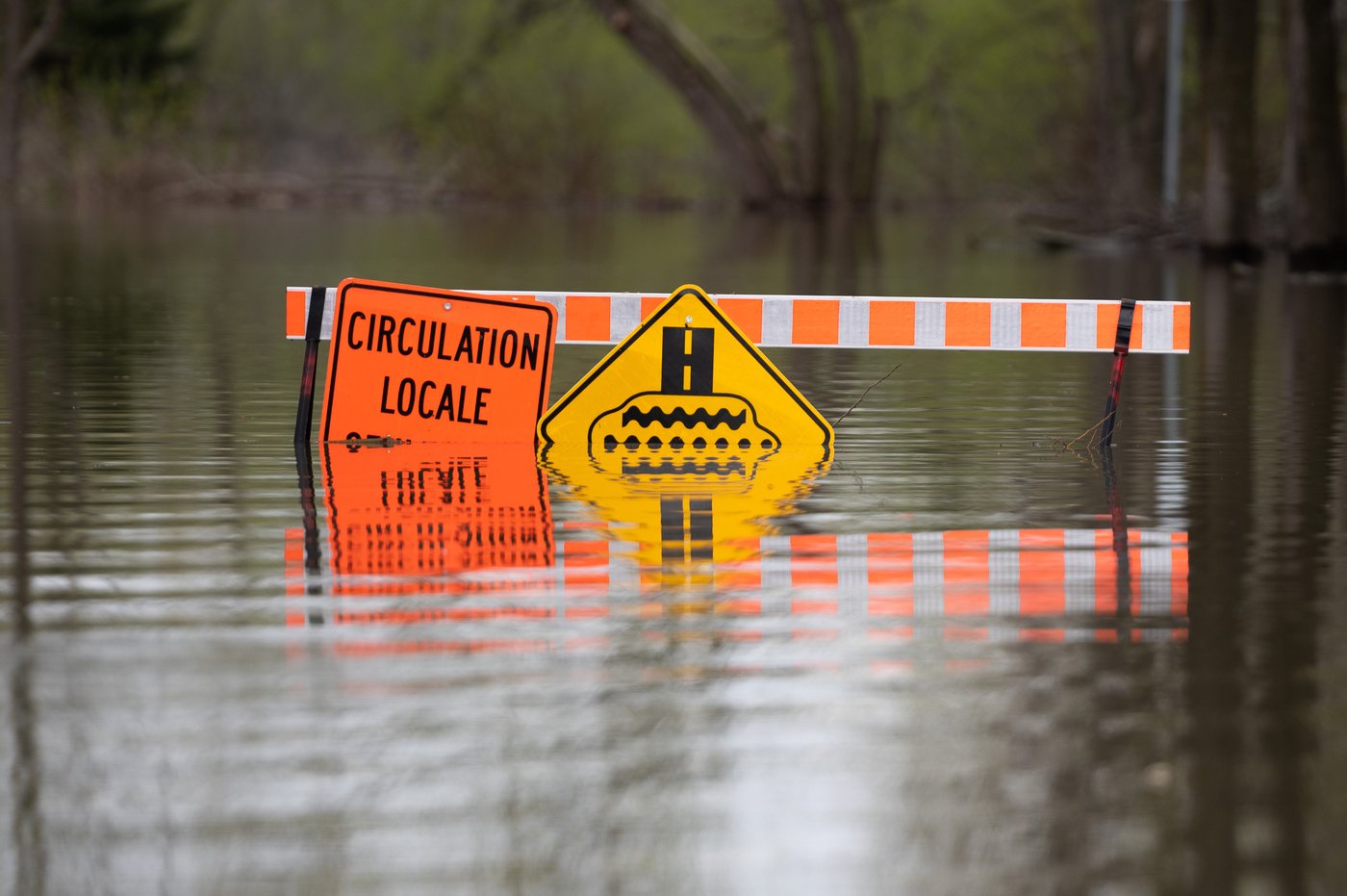 Saint-Jérôme ferme un pont et distribue des sacs de sable face au risque d'inondation
