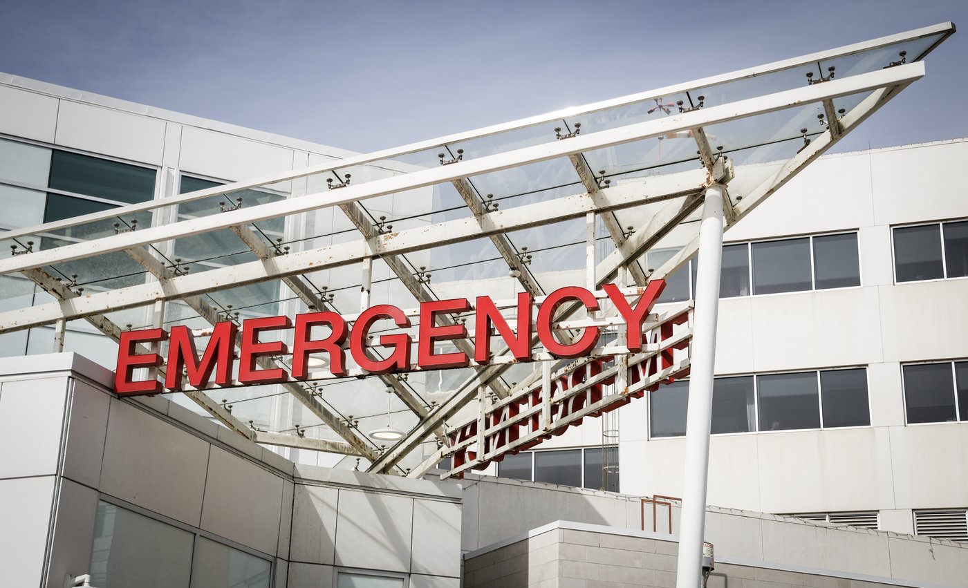 Un manque de places disponibles ferait grimper les délais d'attente aux urgences