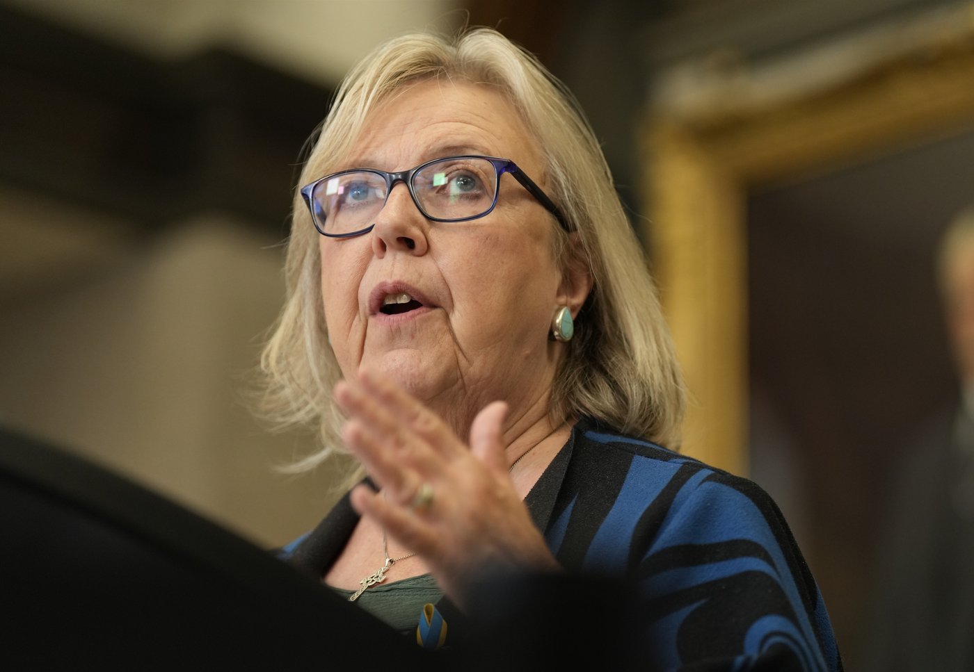 Elizabeth May veut rester à la tête du Parti vert pour le moment