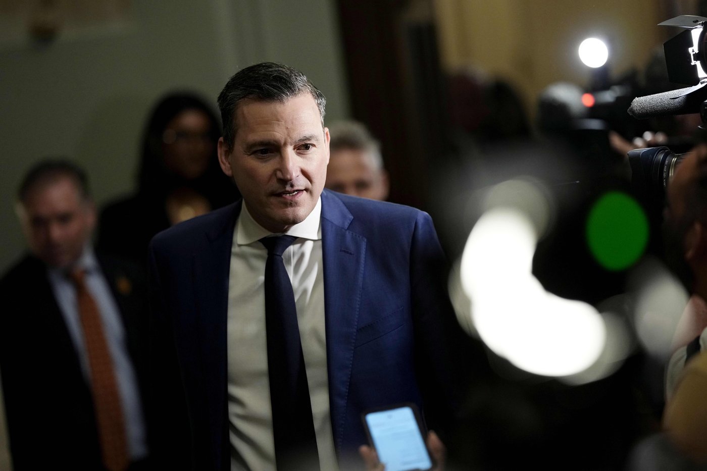 La nouvelle stratégie fédérale en matière d'IA mettra l'accent sur la confiance