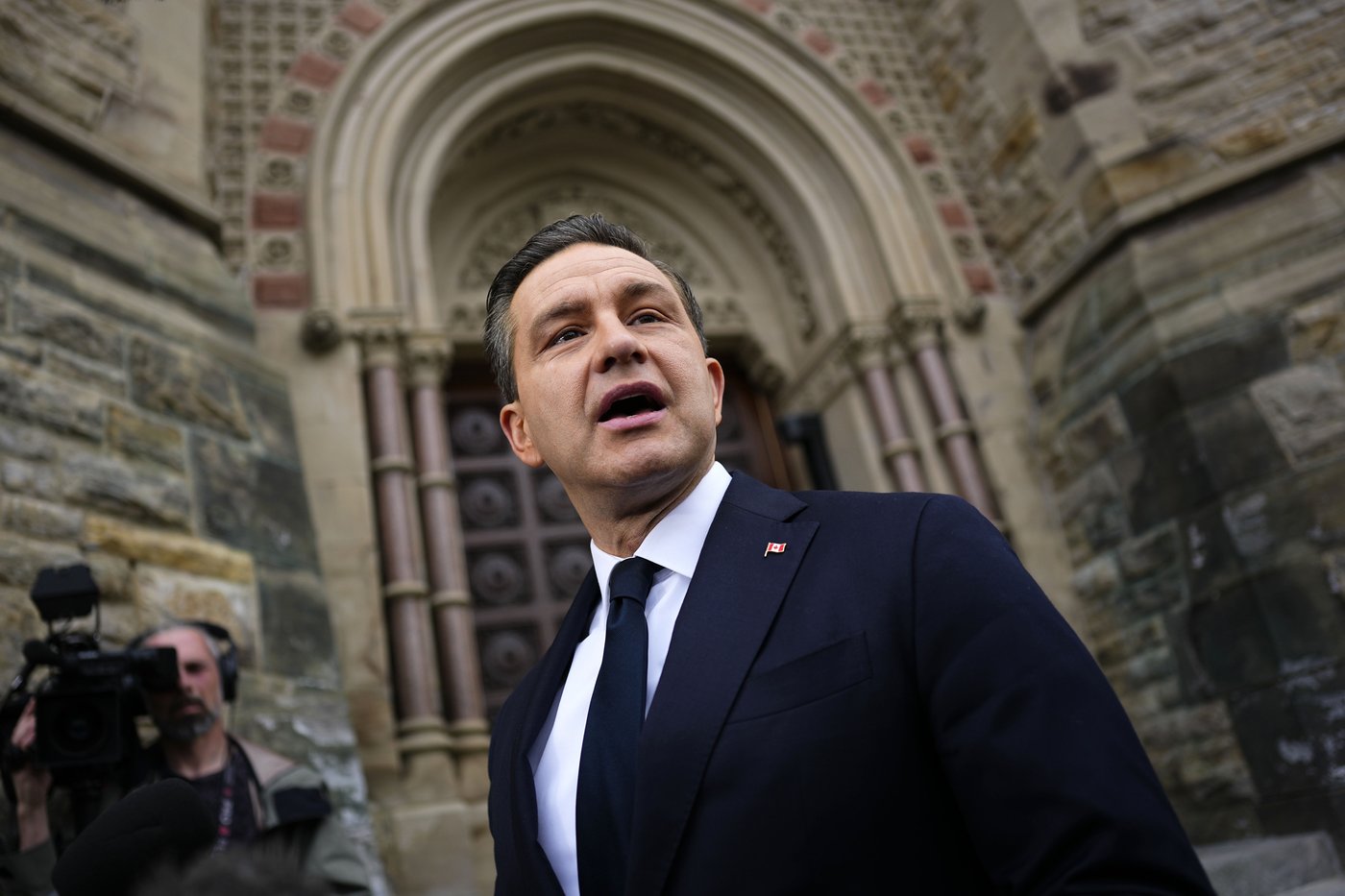 Poilievre souhaite que Carney soit plus transparent dans ses demandes commerciales