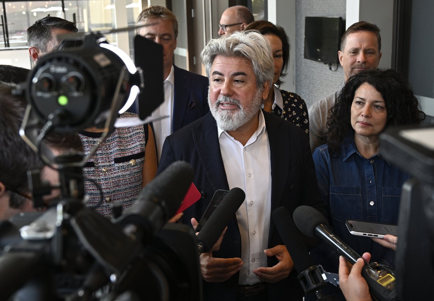 Les oppositions à Québec ne sont pas convaincues du remaniement ministériel
