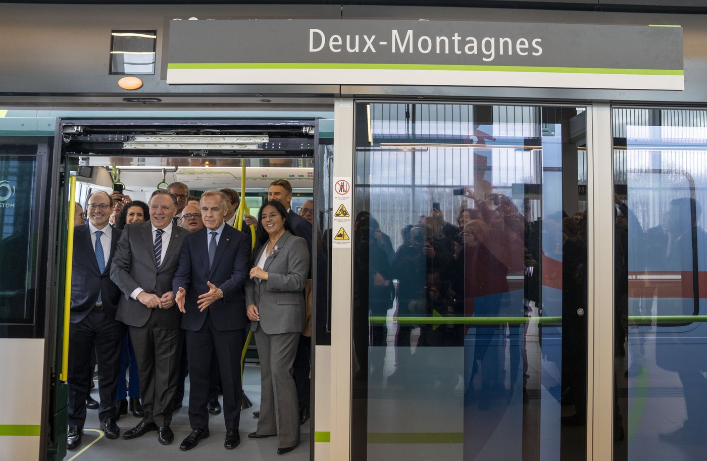 À peine inaugurée, manifestations d'employés du REM à la station Deux-Montagnes