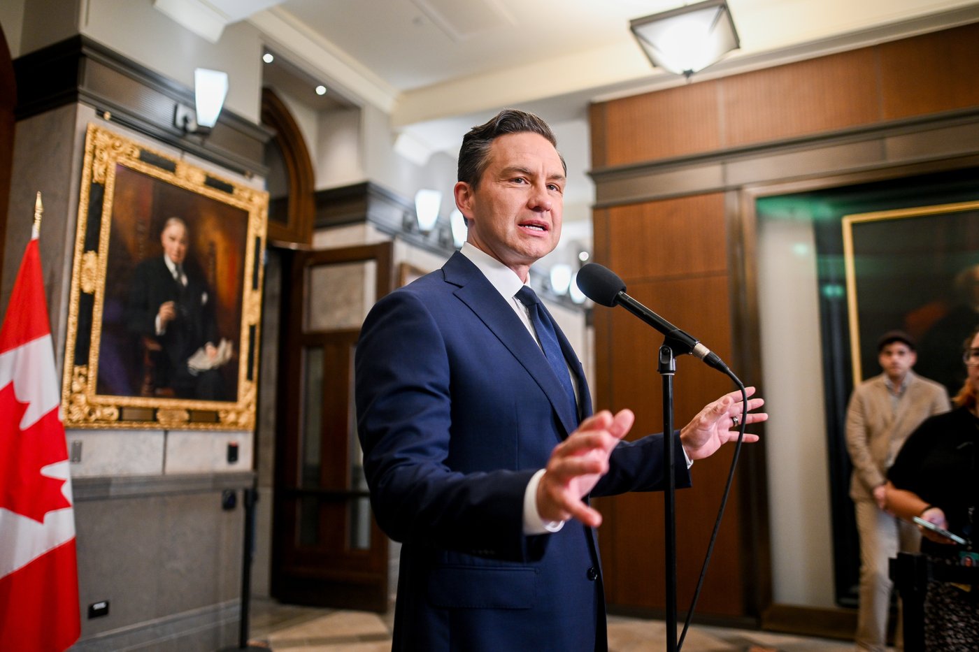 Les travailleurs étrangers temporaires volent les emplois des jeunes, selon Poilievre