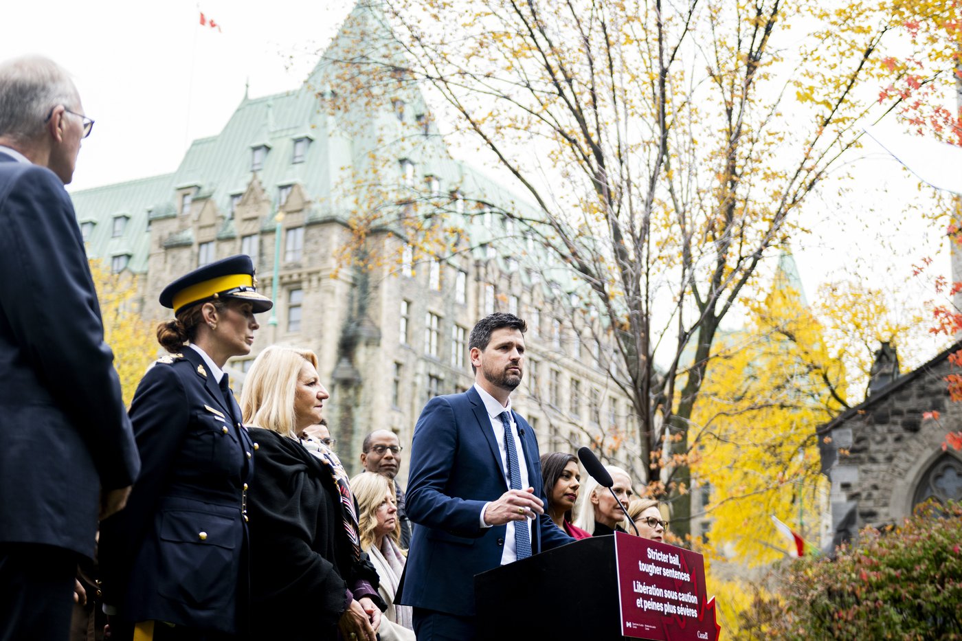 Les conservateurs demandent des projets de loi encore plus sévères sur la justice