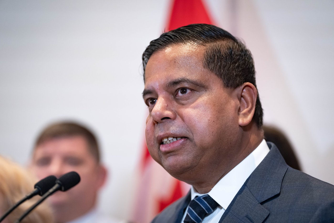 Ottawa lancera un «examen complet» du régime de classement des armes à feu