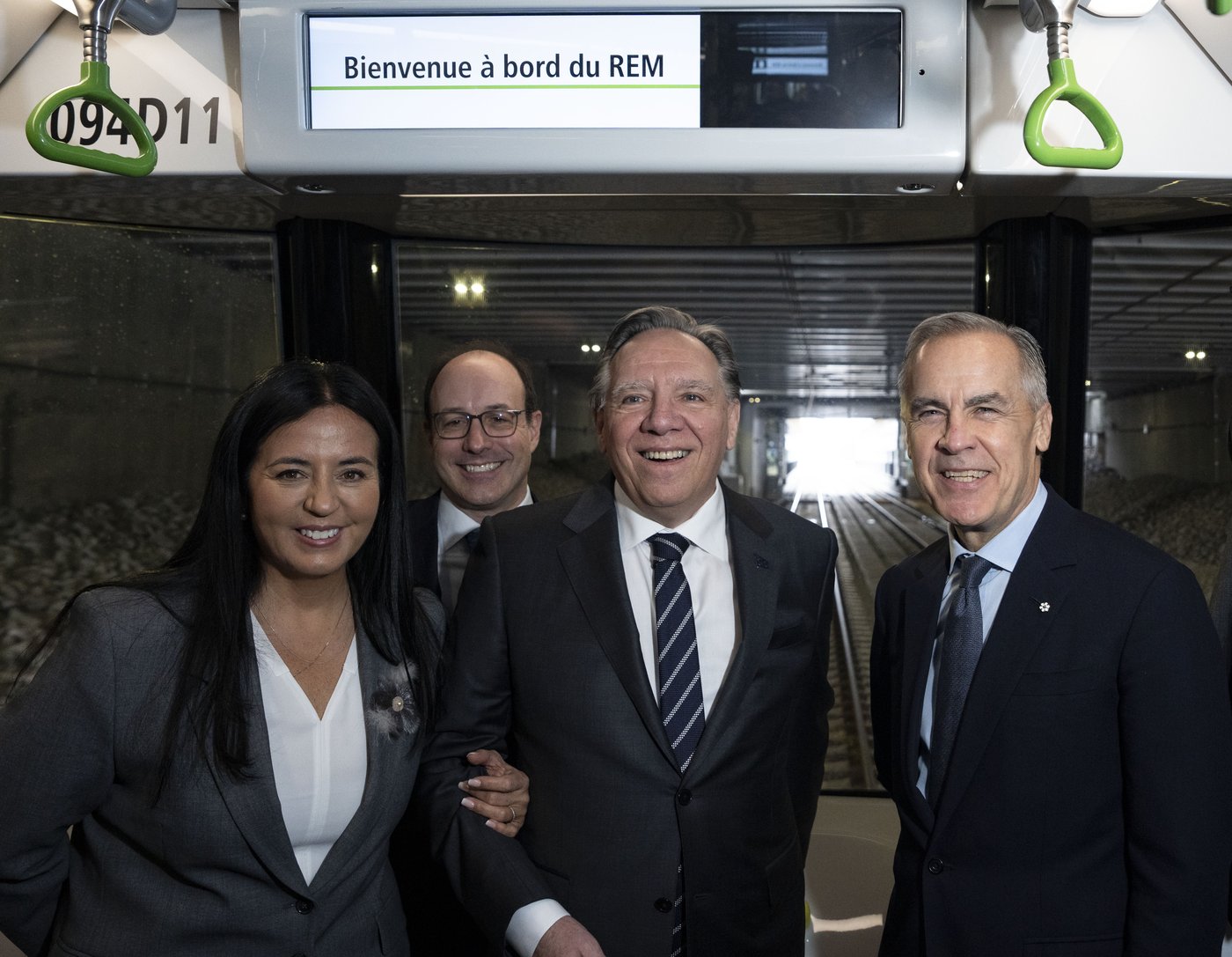 Mark Carney et François Legault inaugurent l'antenne du REM à Deux-Montagnes