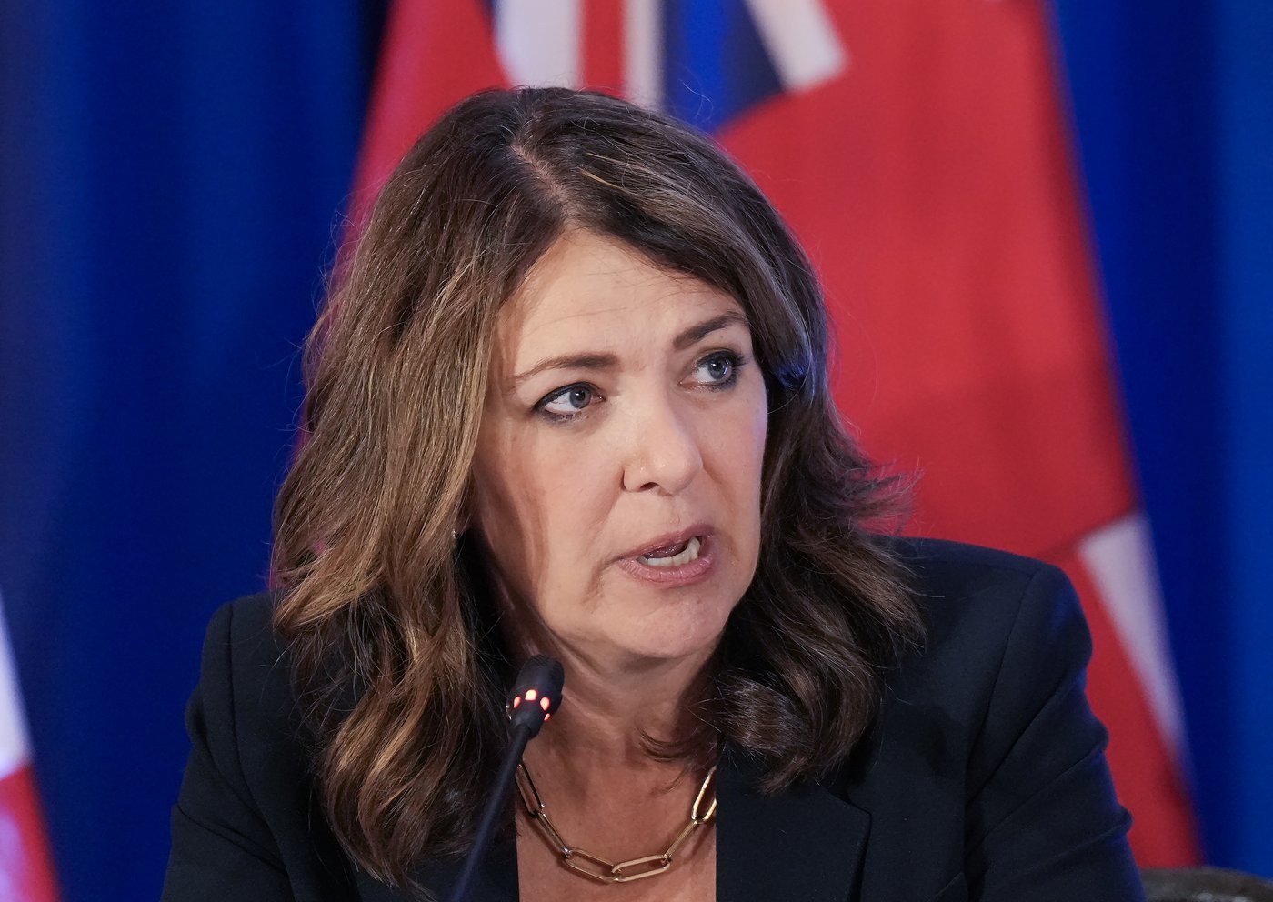 Des médecins critiquent des propos de Danielle Smith sur les bloqueurs de puberté