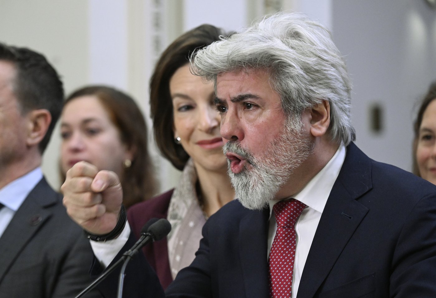 Crise au PLQ: l'échange de textos au sujet des brownies «ne peut être qu’un montage»