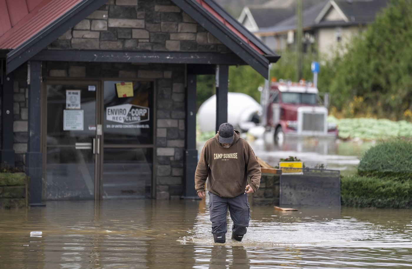 Les ordres d'évacuation se multiplient face aux inondations en C.-B.