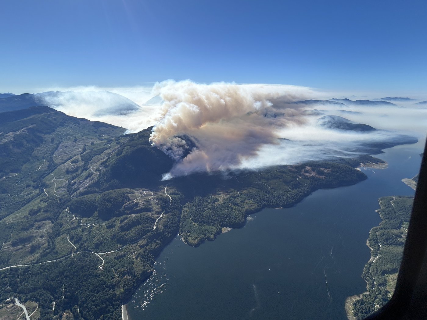 Bamfield, en Colombie-Britannique, se mobilise après un feu de forêt