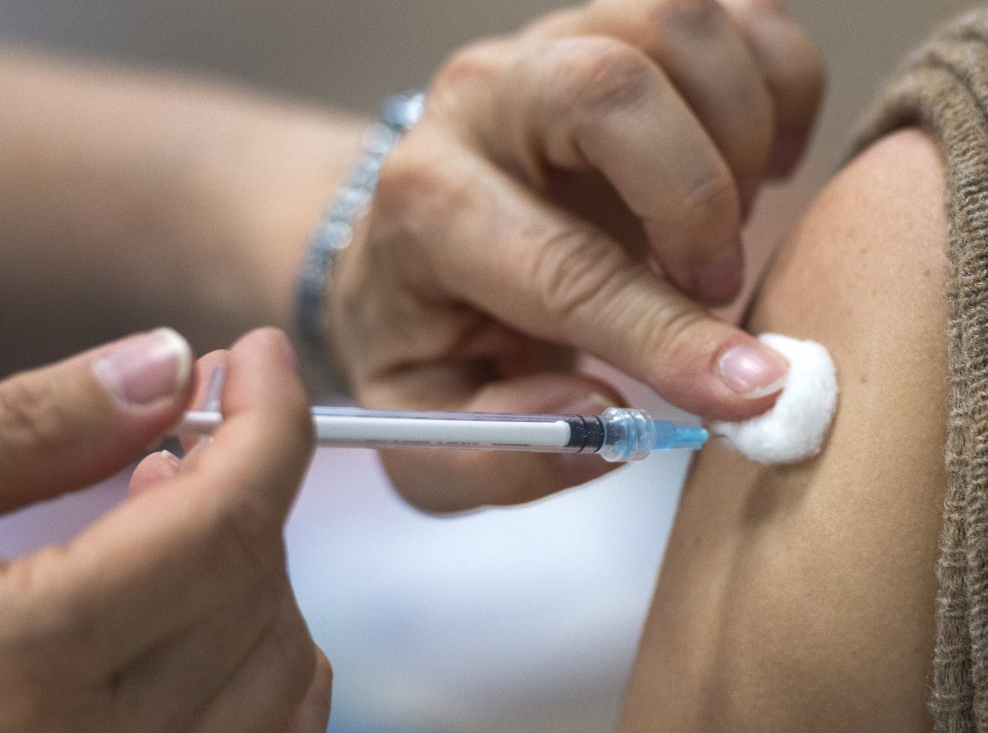 Santé Canada approuve des vaccins mis à jour contre la COVID-19 pour l'automne