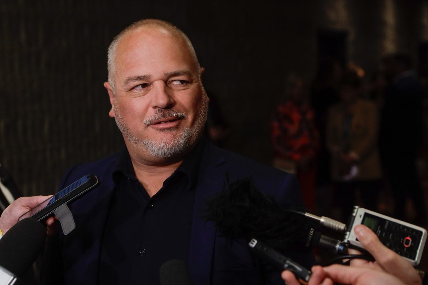 Le péage sur les routes est la «bonne avenue», dit le ministre des Transports