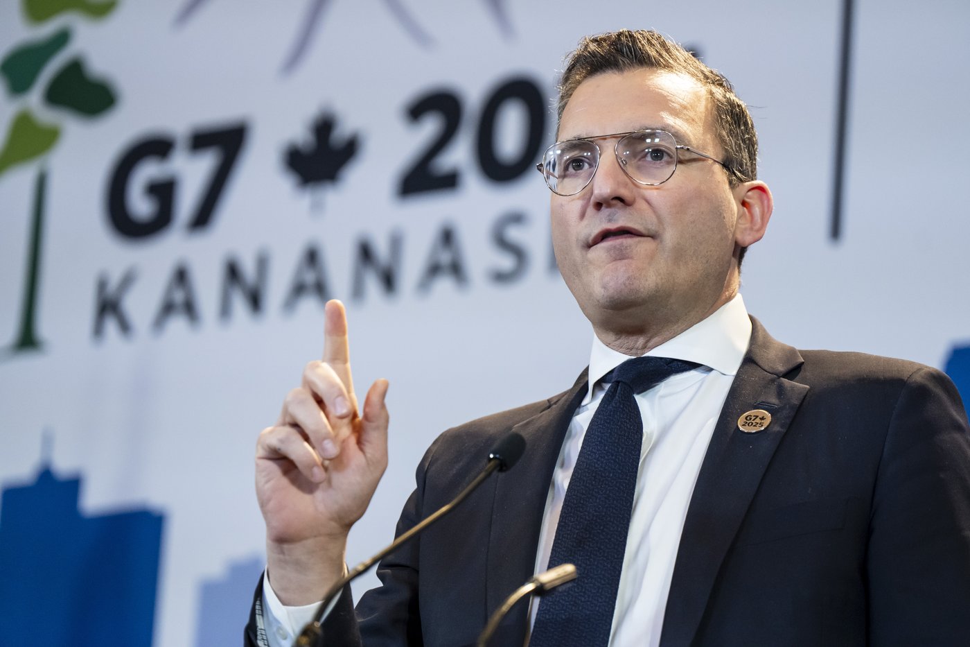 Le gouvernement fédéral n'envisage pas de bannir la plateforme X, dit Solomon