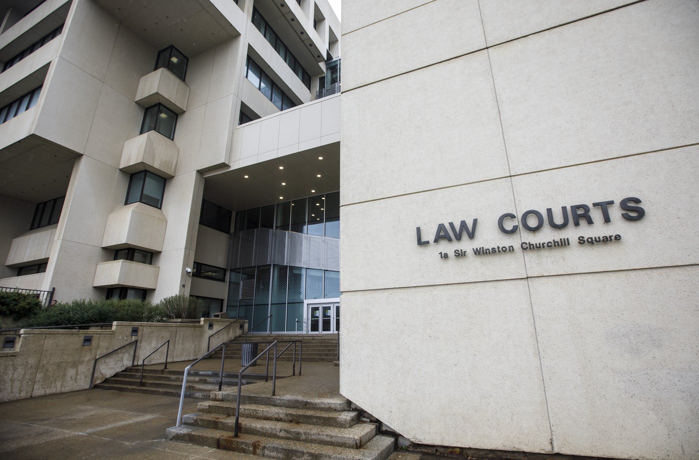 Un enseignant à la retraite de l'Alberta conteste son extradition vers l'Écosse