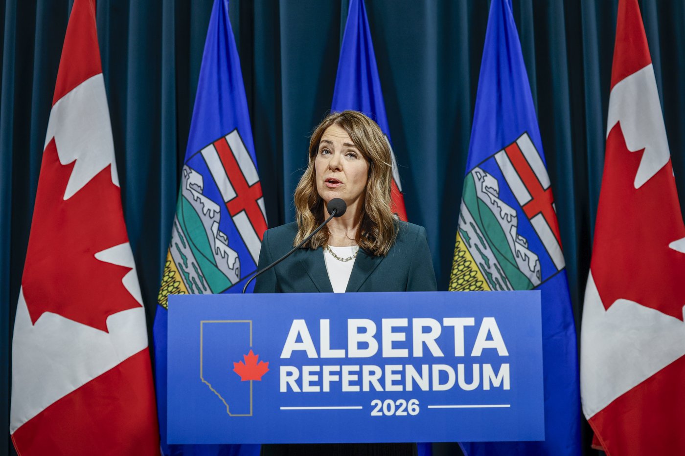 Danielle Smith et son cabinet ont officialisé la question du référendum