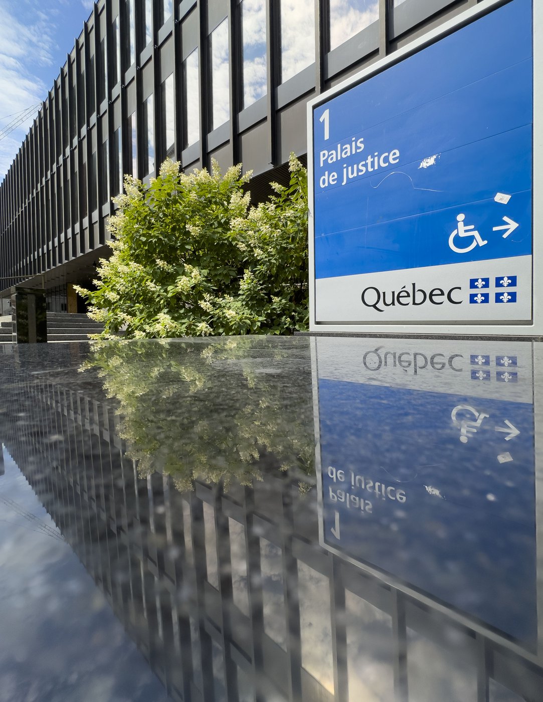 Des agents de la paix en services correctionnels manifestent sur plusieurs sites