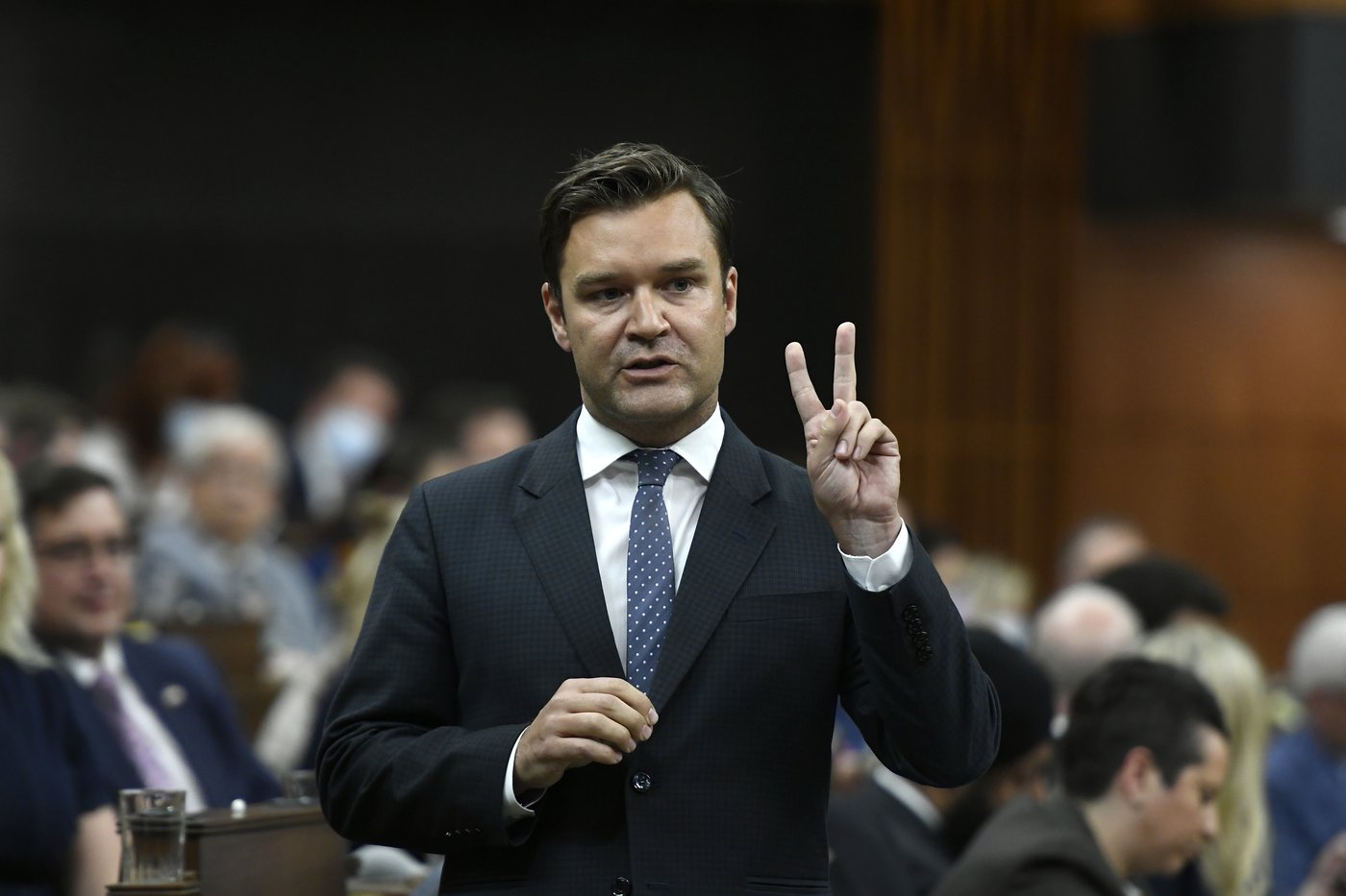 Alerte: le conservateur Matt Jeneroux traverse chez les libéraux