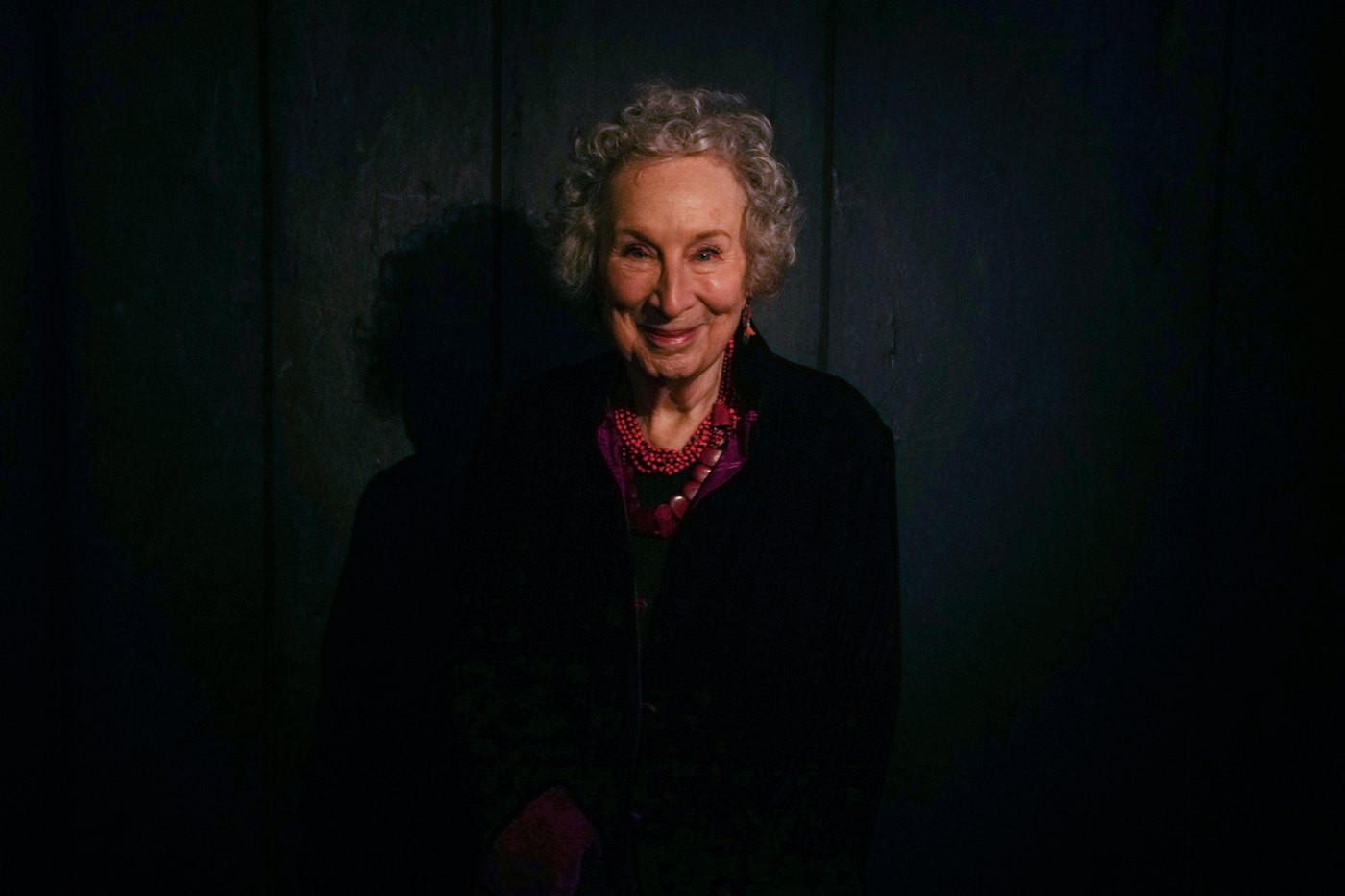 Margaret Atwood critique l'interdiction des livres dans des écoles de l'Alberta