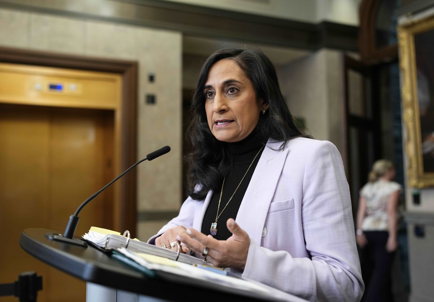 La ministre Anita Anand précise le rôle que le Canada doit jouer en Iran