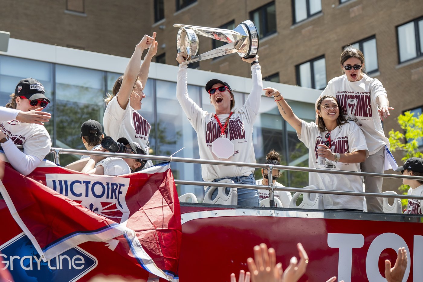 La Victoire célèbre sa conquête de la coupe Walter en paradant à Montréal