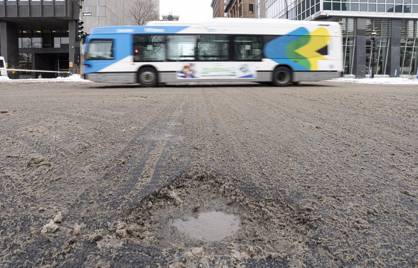 Montréal entamera un «blitz» pour réparer les nombreux nids-de-poule