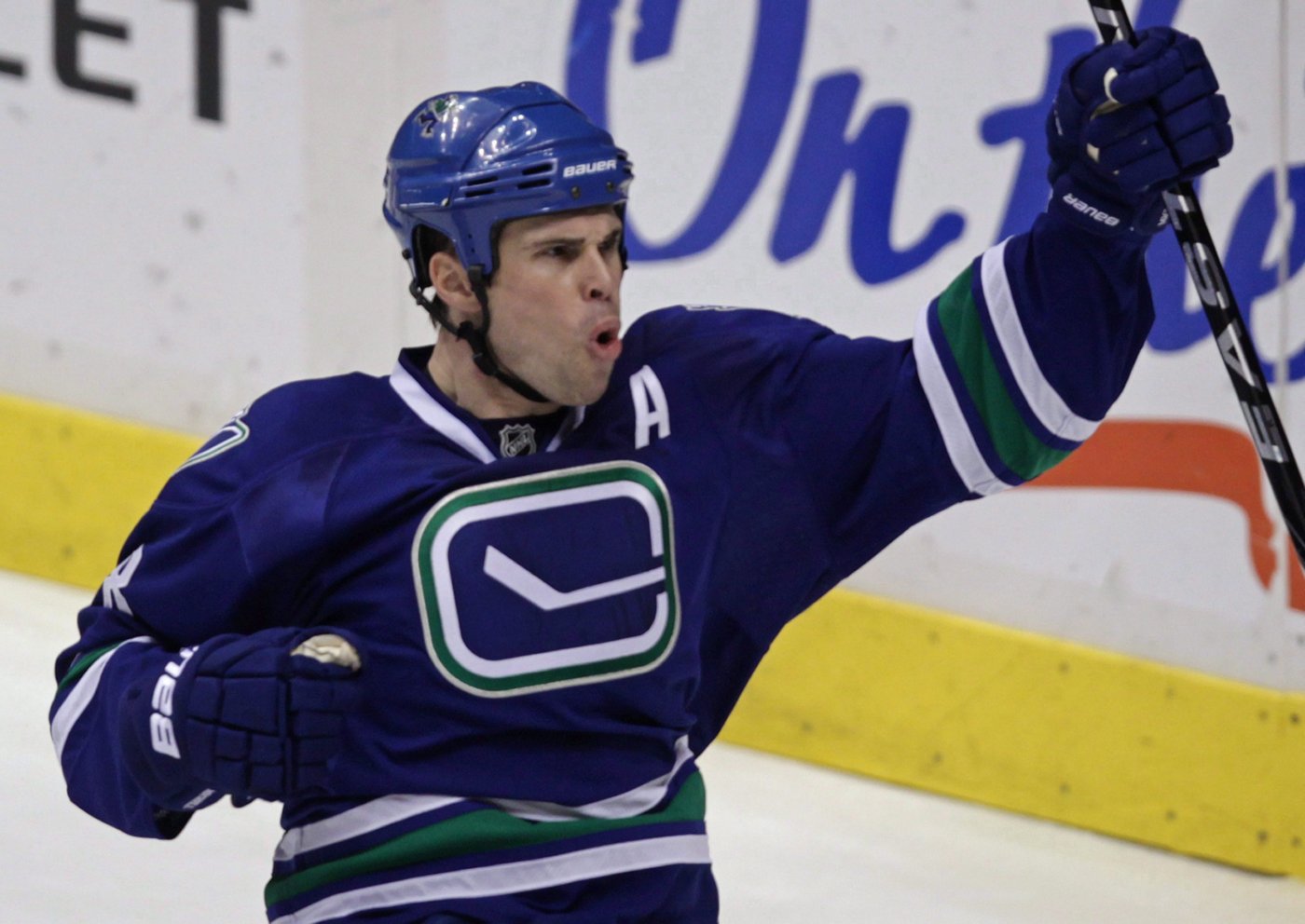 L'ex-joueur des Canucks Willie Mitchell est accusé d'agression sexuelle