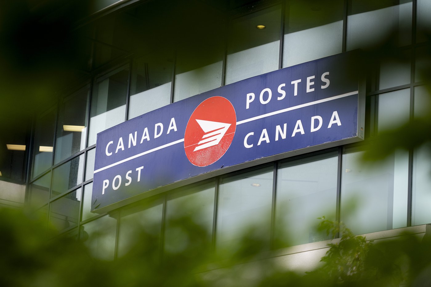 Postes Canada suspend l'acheminement des colis vers certains pays de l'UE