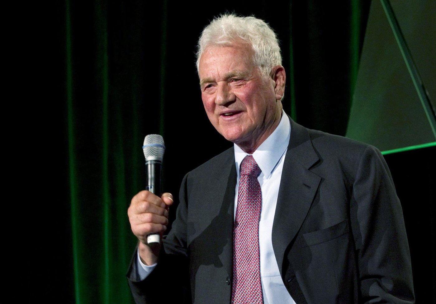 Le procès pour agressions sexuelles du milliardaire Frank Stronach s'ouvre à Toronto