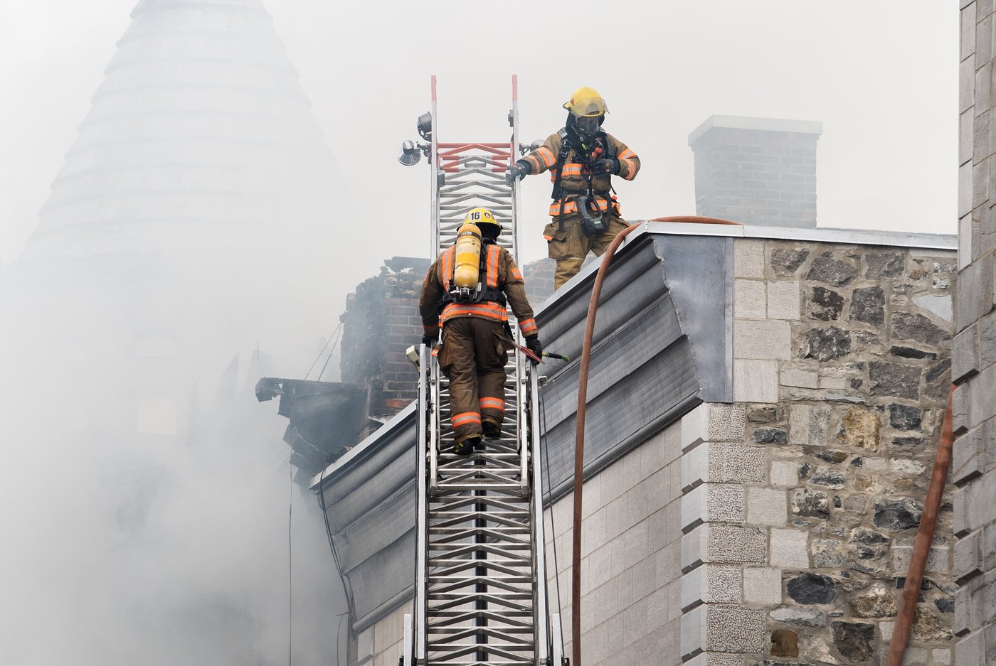 Toujours pas d'accusation trois ans après l'incendie mortel dans le Vieux-Montréal