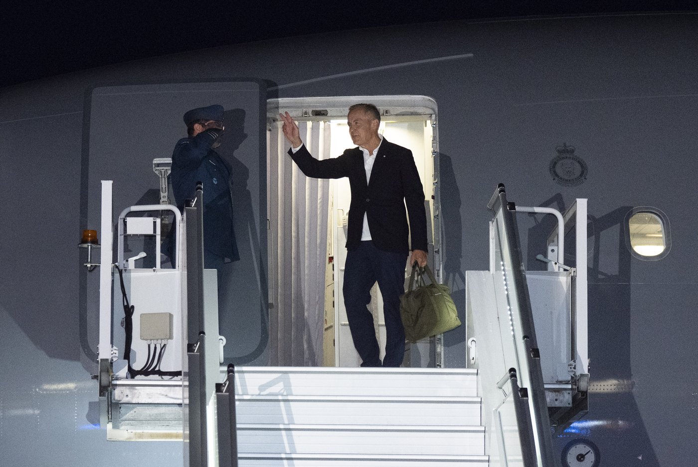 Le programme de voyages de Carney dans le monde suscite à la fois critiques et éloges